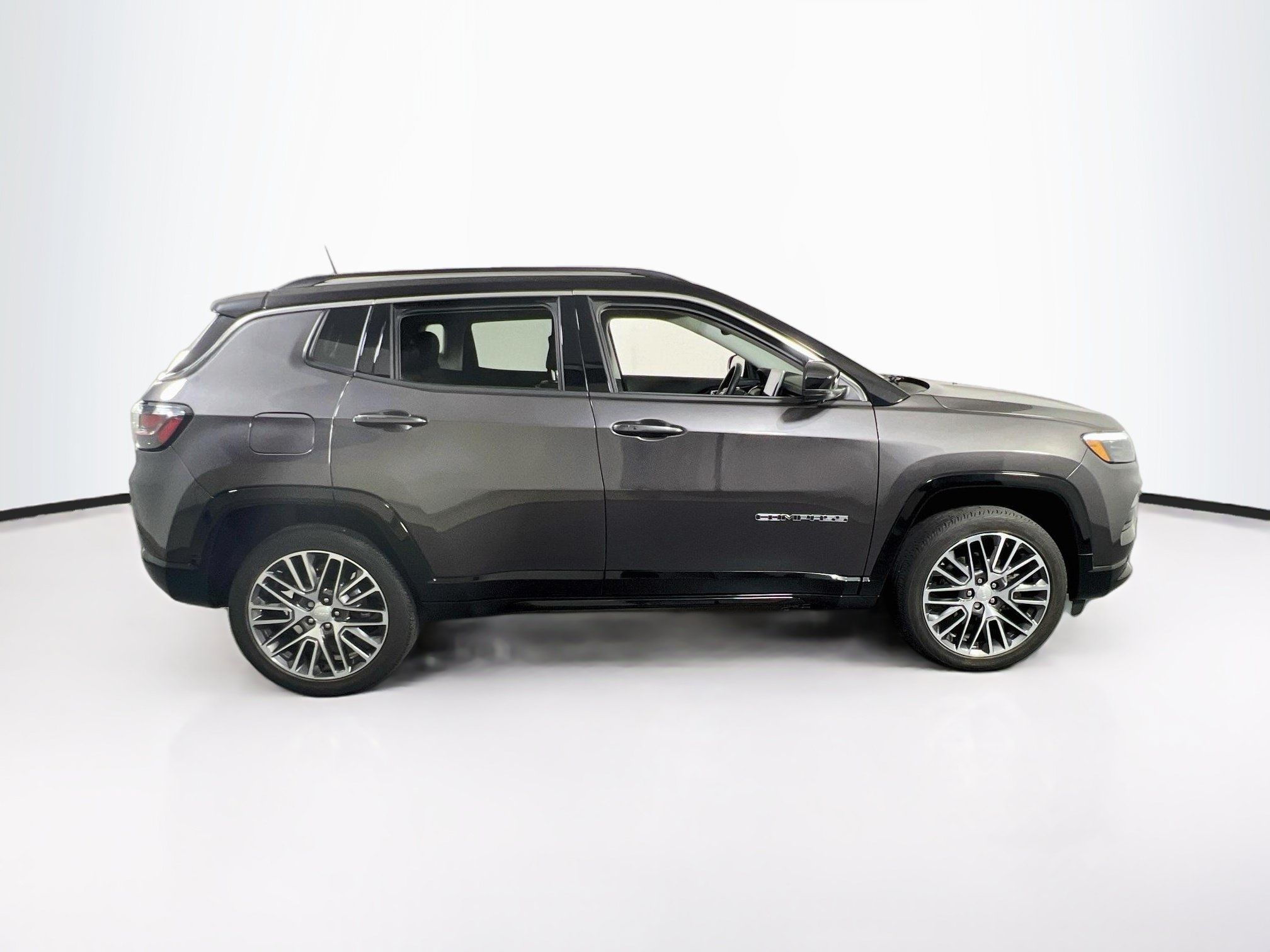 Used 2022 Jeep Compass Limited w/ Elite Group AWD/4WD image 4