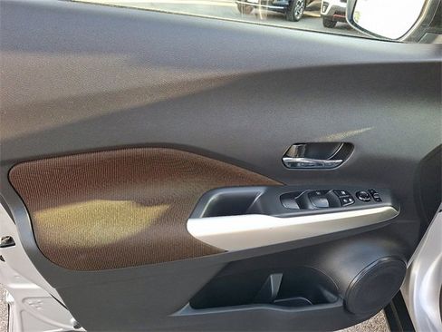 Used 2020 Nissan Kicks SR w/ Interior Electronics Package image 12