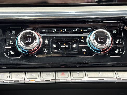 New 2025 GMC Sierra 3500 Denali Ultimate image 9