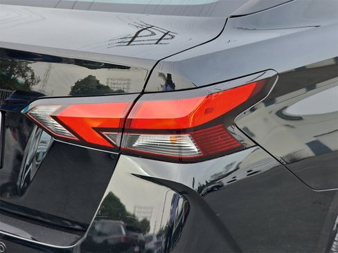 Used 2021 Nissan Versa SV image 35