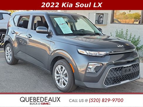 Used 2022 Kia Soul LX image 1
