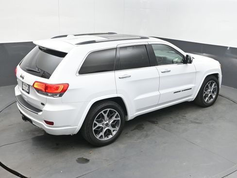 Used 2020 Jeep Grand Cherokee Overland AWD/4WD image 31