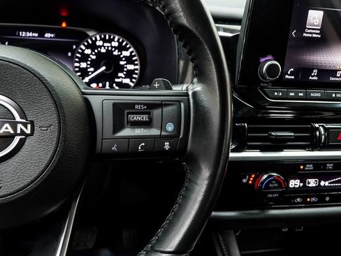 Used 2025 Nissan Pathfinder SV image 30