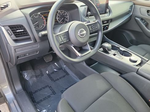 Used 2023 Nissan Rogue S AWD/4WD image 9