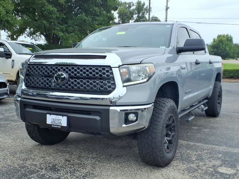 Used 2020 Toyota Tundra SR5 w/ SR5 Convenience Package AWD/4WD image 24
