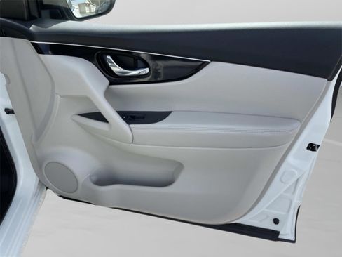 Used 2019 Nissan Rogue Sport SL w/ Premium Package image 30