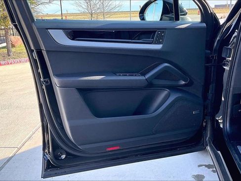 Used 2024 Porsche Cayenne image 23