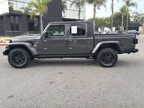 Used 2022 Jeep Gladiator Sport image 7