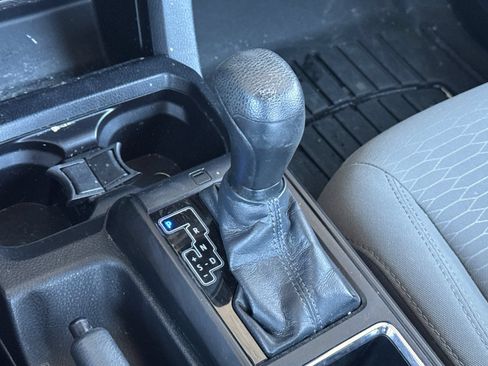 Used 2018 Toyota Tacoma SR RWD image 19
