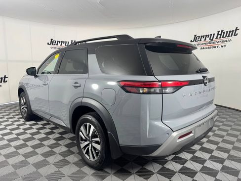 Used 2024 Nissan Pathfinder SL AWD/4WD image 8