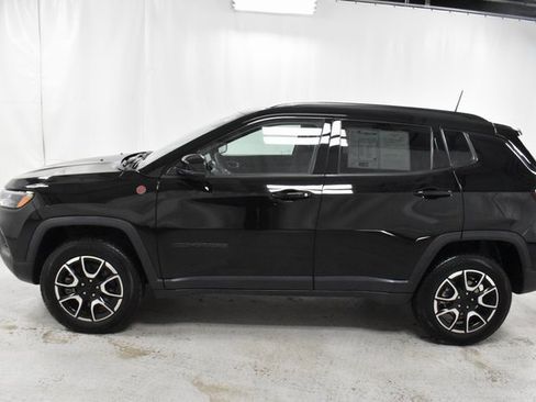 Used 2024 Jeep Compass Trailhawk image 8