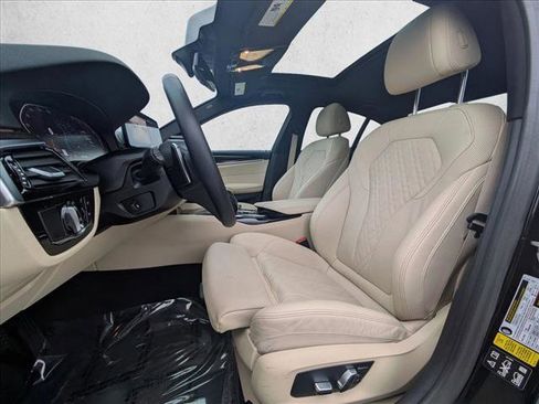 Used 2023 BMW 530i xDrive w/ Premium Package image 17