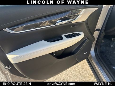 Used 2023 Cadillac XT6 Sport image 12