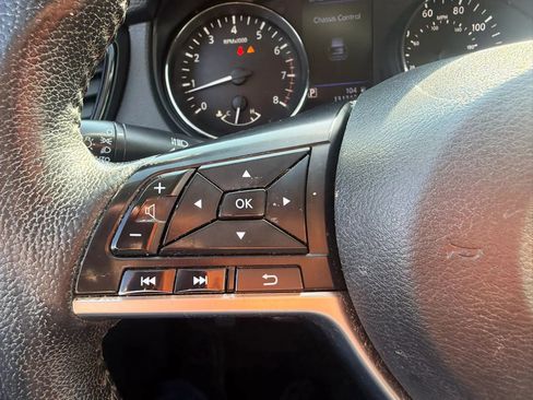 Used 2019 Nissan Rogue SV FWD image 13