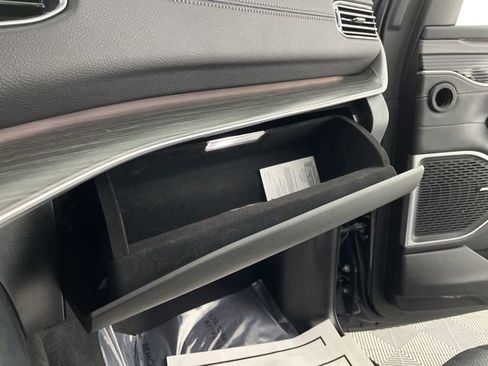 Used 2024 Jeep Wagoneer Series II w/ Flexible Seating Group image 38