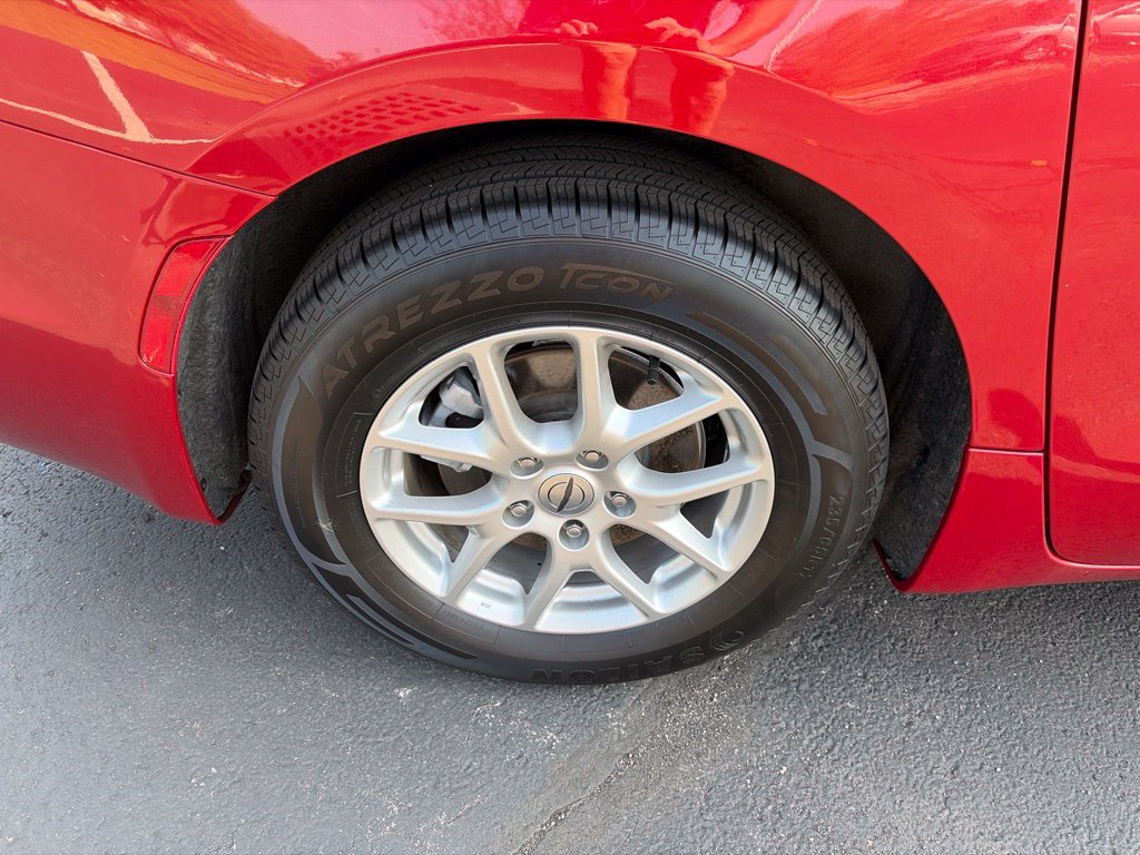 Certified 2025 Chrysler Pacifica Select FWD image 9