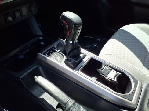 Used 2022 Toyota Tacoma SR5 RWD image 18