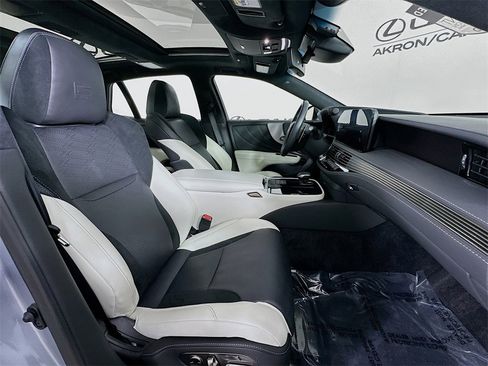Used 2023 Lexus LS 500 F Sport image 32