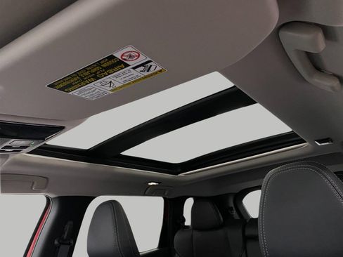 New 2025 Mitsubishi Outlander SE image 32