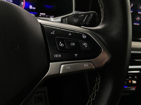 Used 2025 Volkswagen Taos SE image 16