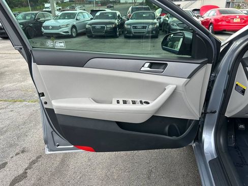 Used 2015 Hyundai Sonata SE FWD image 18