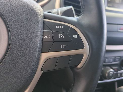 Used 2016 Jeep Cherokee Latitude w/ Cold Weather Group AWD/4WD image 23