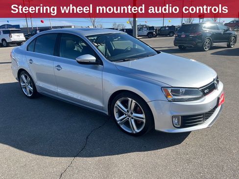 Used 2015 Volkswagen Jetta GLI SE image 8