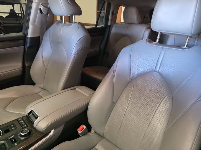 Used 2022 Toyota Highlander Limited AWD/4WD image 8