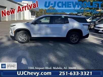 Used 2025 Chevrolet Traverse LT