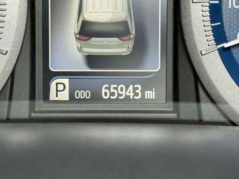 Used 2020 Toyota Sienna L image 21