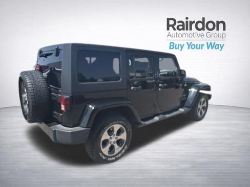 Used 2018 Jeep Wrangler Unlimited Sahara AWD/4WD image 7
