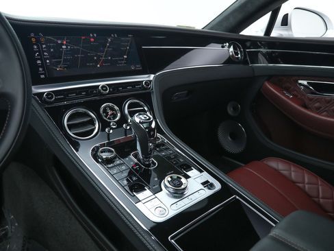 Used 2022 Bentley Continental GT V8 AWD/4WD image 32