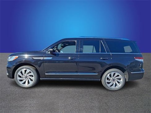 Used 2024 Lincoln Navigator Premiere image 7