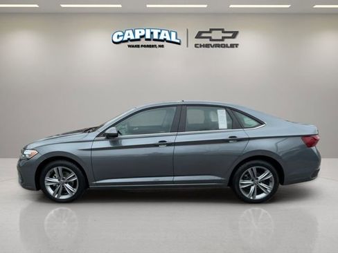 Used 2024 Volkswagen Jetta SE image 2