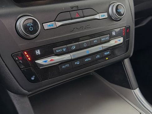 Used 2020 Ford Explorer XLT w/ Equipment Group 202A image 18