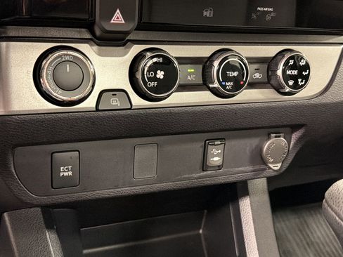 Used 2018 Toyota Tacoma SR w/ SR Convenience Package image 17