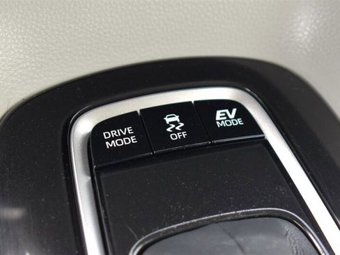 Used 2021 Toyota Corolla LE FWD image 23