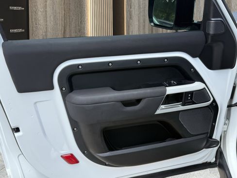 Used 2023 Land Rover Defender 90 S image 23