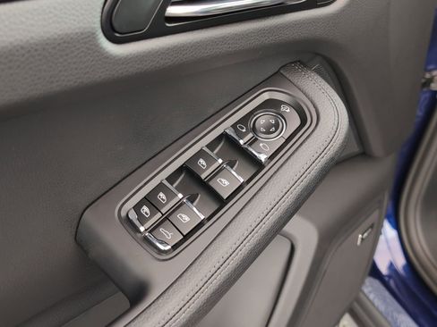 Certified 2025 Porsche Macan AWD/4WD image 17