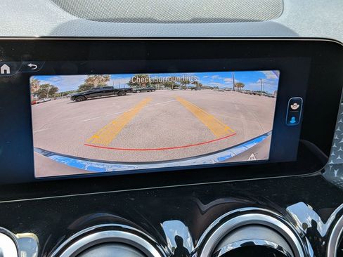 Used 2025 Mercedes-Benz GLB 250 image 16