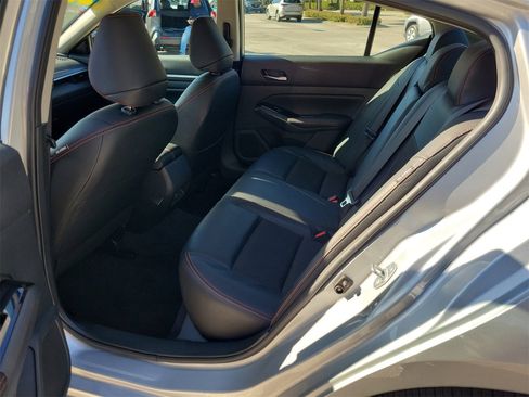 Used 2025 Nissan Altima 2.5 SR image 10