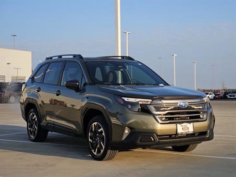 Certified 2025 Subaru Forester Premium image 2