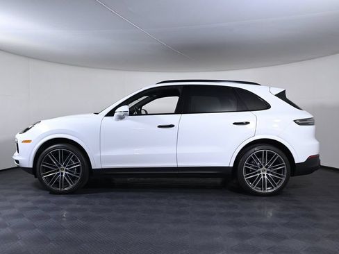 Certified 2023 Porsche Cayenne Platinum Edition AWD/4WD image 2
