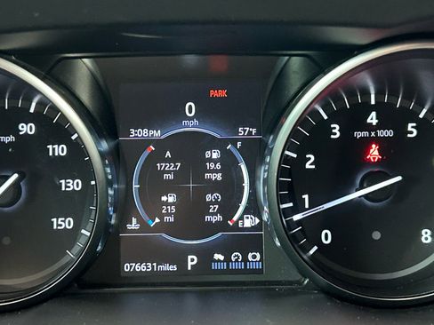 Used 2018 Land Rover Discovery Sport SE image 12