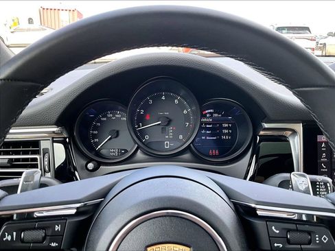 Used 2025 Porsche Macan AWD/4WD image 25