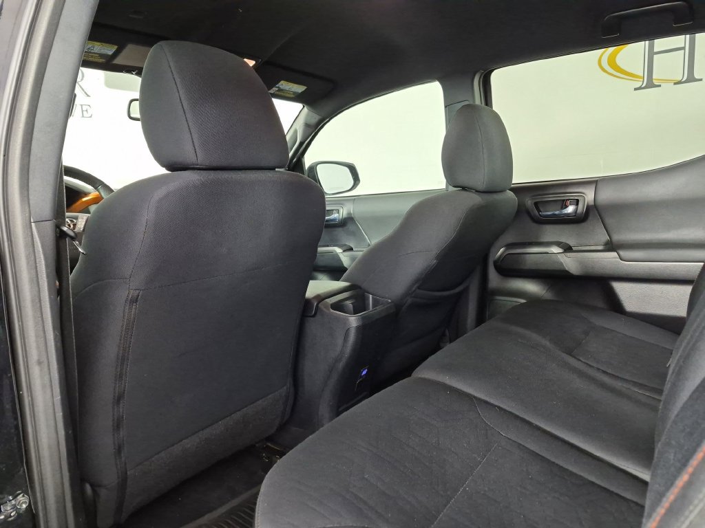 Used 2020 Toyota Tacoma TRD Sport AWD/4WD image 32