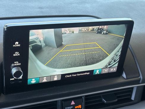 Used 2023 Honda Pilot Touring image 18