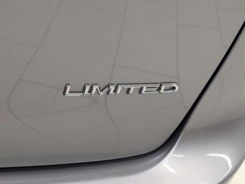 Used 2020 Chrysler Pacifica Limited image 35