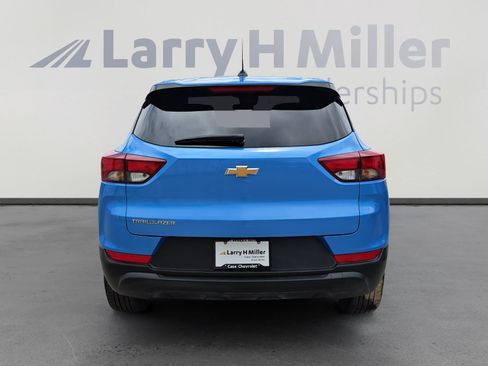 Used 2025 Chevrolet TrailBlazer LS w/ LS Convenience Package FWD image 4