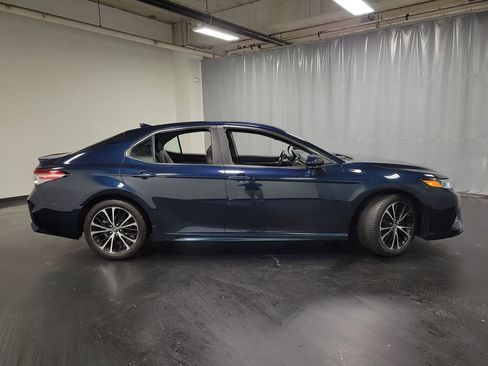 Used 2020 Toyota Camry SE FWD image 9